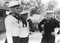 Marineros alemanes en la isla, an vistiendo su uniforme
